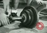Standbild Loretta Zygowicz body builder Oak Park Illinois USA, 1946, aus Sekunde 23 historischem Filmmaterial Videoclip 65675021129