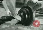 Standbild Loretta Zygowicz body builder Oak Park Illinois USA, 1946, aus Sekunde 24 historischem Filmmaterial Videoclip 65675021129