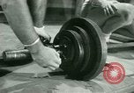 Standbild Loretta Zygowicz body builder Oak Park Illinois USA, 1946, aus Sekunde 25 historischem Filmmaterial Videoclip 65675021129