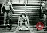 Standbild Loretta Zygowicz body builder Oak Park Illinois USA, 1946, aus Sekunde 26 historischem Filmmaterial Videoclip 65675021129