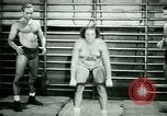 Standbild Loretta Zygowicz body builder Oak Park Illinois USA, 1946, aus Sekunde 43 historischem Filmmaterial Videoclip 65675021129