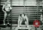 Standbild Loretta Zygowicz body builder Oak Park Illinois USA, 1946, aus Sekunde 44 historischem Filmmaterial Videoclip 65675021129