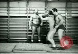Standbild Loretta Zygowicz body builder Oak Park Illinois USA, 1946, aus Sekunde 49 historischem Filmmaterial Videoclip 65675021129