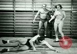 Standbild Loretta Zygowicz body builder Oak Park Illinois USA, 1946, aus Sekunde 52 historischem Filmmaterial Videoclip 65675021129