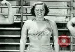 Standbild Loretta Zygowicz body builder Oak Park Illinois USA, 1946, aus Sekunde 55 historischem Filmmaterial Videoclip 65675021129