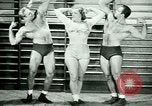 Standbild Loretta Zygowicz body builder Oak Park Illinois USA, 1946, aus Sekunde 58 historischem Filmmaterial Videoclip 65675021129