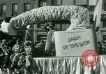 Standbild Toyland Parade Philadelphia Pennsylvania USA, 1946, aus Sekunde 10 historischem Filmmaterial Videoclip 65675021137