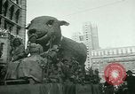 Standbild Toyland Parade Philadelphia Pennsylvania USA, 1946, aus Sekunde 14 historischem Filmmaterial Videoclip 65675021137
