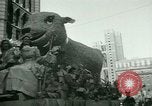 Standbild Toyland Parade Philadelphia Pennsylvania USA, 1946, aus Sekunde 15 historischem Filmmaterial Videoclip 65675021137