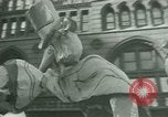 Standbild Toyland Parade Philadelphia Pennsylvania USA, 1946, aus Sekunde 25 historischem Filmmaterial Videoclip 65675021137