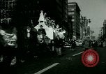 Standbild Toyland Parade Philadelphia Pennsylvania USA, 1946, aus Sekunde 27 historischem Filmmaterial Videoclip 65675021137