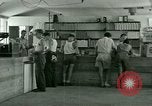 Standbild Kriegsgefangenenlager United States USA, 1944, aus Sekunde 15 historischem Filmmaterial Videoclip 65675021146