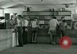 Standbild Kriegsgefangenenlager United States USA, 1944, aus Sekunde 16 historischem Filmmaterial Videoclip 65675021146