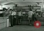 Standbild Kriegsgefangenenlager United States USA, 1944, aus Sekunde 19 historischem Filmmaterial Videoclip 65675021146
