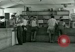 Standbild Kriegsgefangenenlager United States USA, 1944, aus Sekunde 21 historischem Filmmaterial Videoclip 65675021146