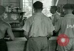 Standbild Kriegsgefangenenlager United States USA, 1944, aus Sekunde 25 historischem Filmmaterial Videoclip 65675021146
