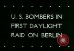 Standbild Amerikanische Bomber aircraft Streik Berlin Vereinigtes Königreich, 1944, aus Sekunde 30 historischem Filmmaterial Videoclip 65675021165