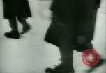 Standbild deutschen Gefangenen arbeiten im Schnee Northern United States USA, 1944, aus Sekunde 11 historischem Filmmaterial Videoclip 65675021169