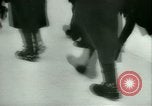 Standbild deutschen Gefangenen arbeiten im Schnee Northern United States USA, 1944, aus Sekunde 12 historischem Filmmaterial Videoclip 65675021169