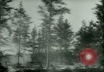 Standbild deutschen Gefangenen arbeiten im Schnee Northern United States USA, 1944, aus Sekunde 16 historischem Filmmaterial Videoclip 65675021169