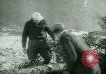 Standbild deutschen Gefangenen arbeiten im Schnee Northern United States USA, 1944, aus Sekunde 22 historischem Filmmaterial Videoclip 65675021169