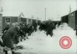 Standbild deutschen Gefangenen arbeiten im Schnee Northern United States USA, 1944, aus Sekunde 27 historischem Filmmaterial Videoclip 65675021169