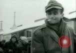 Standbild deutschen Gefangenen arbeiten im Schnee Northern United States USA, 1944, aus Sekunde 29 historischem Filmmaterial Videoclip 65675021169