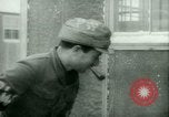 Standbild deutschen Gefangenen arbeiten im Schnee Northern United States USA, 1944, aus Sekunde 32 historischem Filmmaterial Videoclip 65675021169