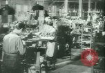 Standbild deutschen Gefangenen arbeiten im Schnee Northern United States USA, 1944, aus Sekunde 33 historischem Filmmaterial Videoclip 65675021169