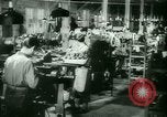 Standbild deutschen Gefangenen arbeiten im Schnee Northern United States USA, 1944, aus Sekunde 34 historischem Filmmaterial Videoclip 65675021169