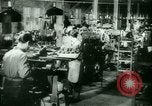 Standbild deutschen Gefangenen arbeiten im Schnee Northern United States USA, 1944, aus Sekunde 35 historischem Filmmaterial Videoclip 65675021169