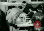 Standbild deutschen Gefangenen arbeiten im Schnee Northern United States USA, 1944, aus Sekunde 45 historischem Filmmaterial Videoclip 65675021169