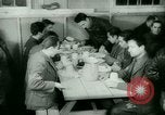 Standbild deutschen Gefangenen arbeiten im Schnee Northern United States USA, 1944, aus Sekunde 46 historischem Filmmaterial Videoclip 65675021169