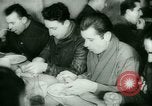 Standbild deutschen Gefangenen arbeiten im Schnee Northern United States USA, 1944, aus Sekunde 47 historischem Filmmaterial Videoclip 65675021169
