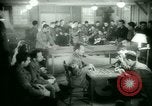 Standbild deutschen Gefangenen arbeiten im Schnee Northern United States USA, 1944, aus Sekunde 51 historischem Filmmaterial Videoclip 65675021169