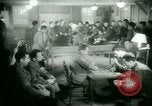 Standbild deutschen Gefangenen arbeiten im Schnee Northern United States USA, 1944, aus Sekunde 53 historischem Filmmaterial Videoclip 65675021169