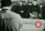 Standbild deutschen Gefangenen arbeiten im Schnee Northern United States USA, 1944, aus Sekunde 54 historischem Filmmaterial Videoclip 65675021169