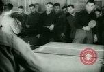 Standbild deutschen Gefangenen arbeiten im Schnee Northern United States USA, 1944, aus Sekunde 55 historischem Filmmaterial Videoclip 65675021169
