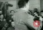 Standbild deutschen Gefangenen arbeiten im Schnee Northern United States USA, 1944, aus Sekunde 58 historischem Filmmaterial Videoclip 65675021169