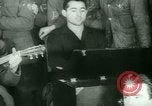 Standbild deutschen Gefangenen arbeiten im Schnee Northern United States USA, 1944, aus Sekunde 62 historischem Filmmaterial Videoclip 65675021169