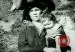Immagine di Profughi italiani evacuare Italia, 1944, secondo 42 filmato di repertorio 65675021170