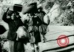 Immagine di Profughi italiani evacuare Italia, 1944, secondo 51 filmato di repertorio 65675021170