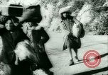 Immagine di Profughi italiani evacuare Italia, 1944, secondo 52 filmato di repertorio 65675021170