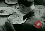 Immagine di Tedesco e prigionieri di guerra italiani NEGLI STATI UNITI United States USA, 1944, secondo 26 filmato di repertorio 65675021174