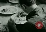 Immagine di Tedesco e prigionieri di guerra italiani NEGLI STATI UNITI United States USA, 1944, secondo 30 filmato di repertorio 65675021174