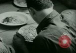 Immagine di Tedesco e prigionieri di guerra italiani NEGLI STATI UNITI United States USA, 1944, secondo 31 filmato di repertorio 65675021174