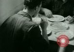 Immagine di Tedesco e prigionieri di guerra italiani NEGLI STATI UNITI United States USA, 1944, secondo 32 filmato di repertorio 65675021174