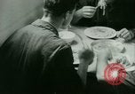 Immagine di Tedesco e prigionieri di guerra italiani NEGLI STATI UNITI United States USA, 1944, secondo 33 filmato di repertorio 65675021174