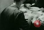 Immagine di Tedesco e prigionieri di guerra italiani NEGLI STATI UNITI United States USA, 1944, secondo 34 filmato di repertorio 65675021174