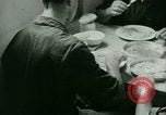 Immagine di Tedesco e prigionieri di guerra italiani NEGLI STATI UNITI United States USA, 1944, secondo 35 filmato di repertorio 65675021174